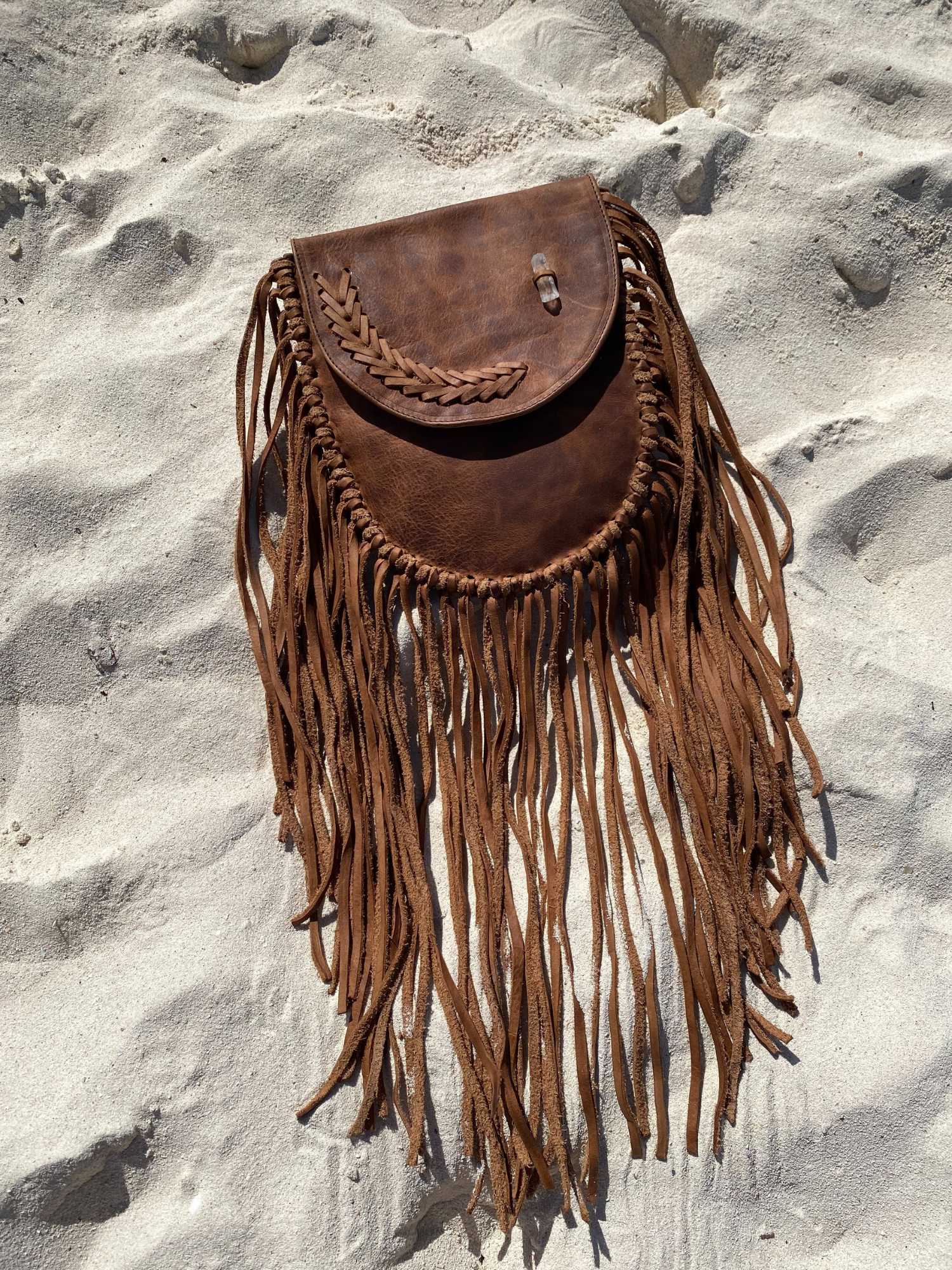 Borealis Bolsa de Cuero con Cuarzo y flecos