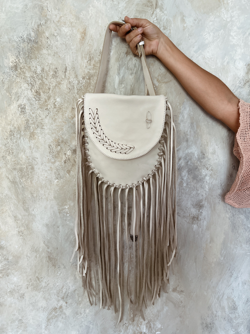 Borealis Bolsa de Cuero con Cuarzo y flecos