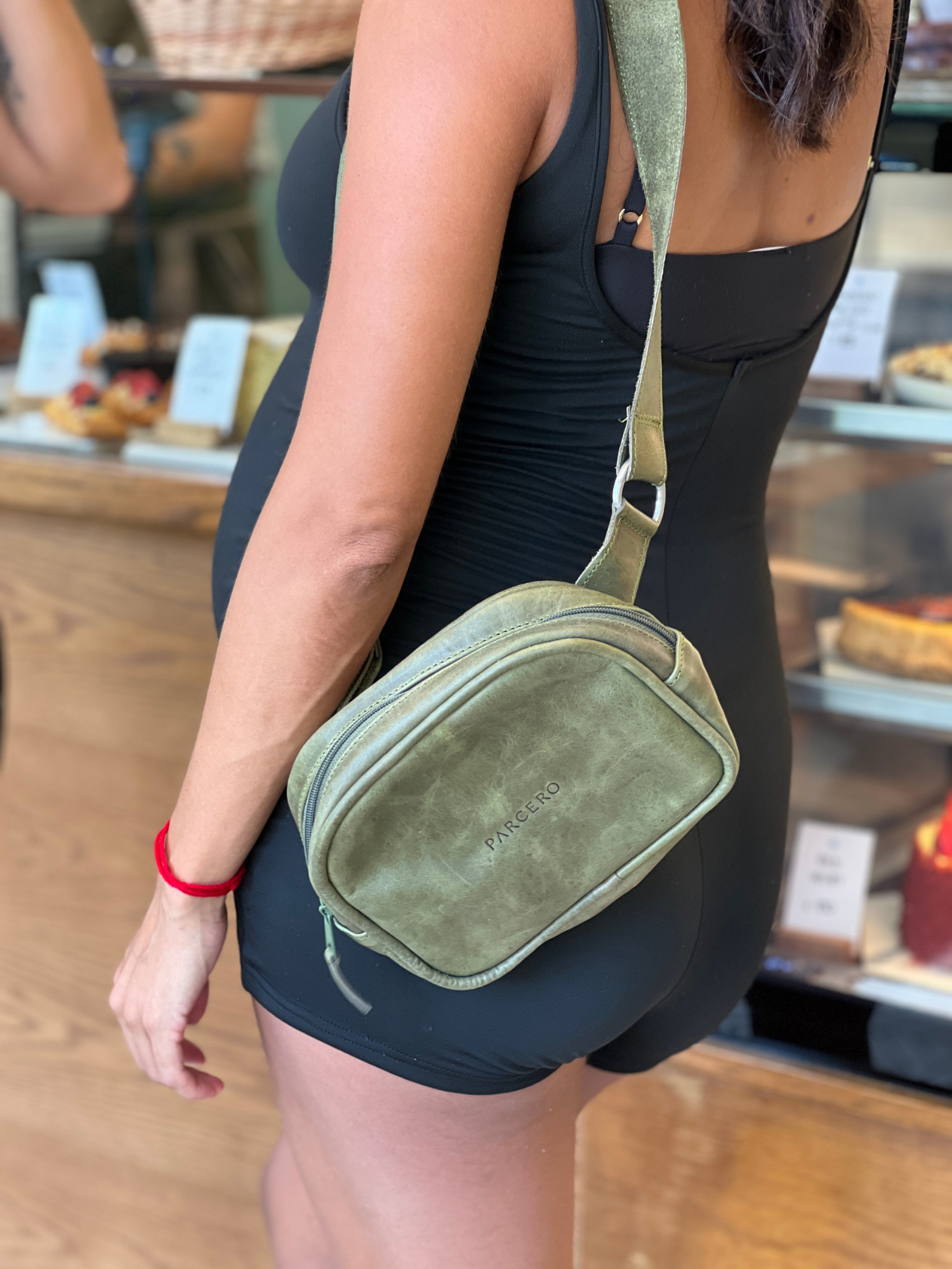 Rigel Cangurera Clásica de Cuero